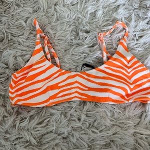 Orange zebra triangl set